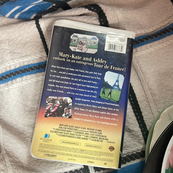 1999 Passport to Paris VHS Mary-Kate & Ashley Olsen vintage videocassette - Picture 2 of 4